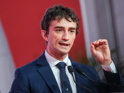 Governo sotto tiro per l’abolizione del reddito di cittadinanza: “Da scannare come maiali”