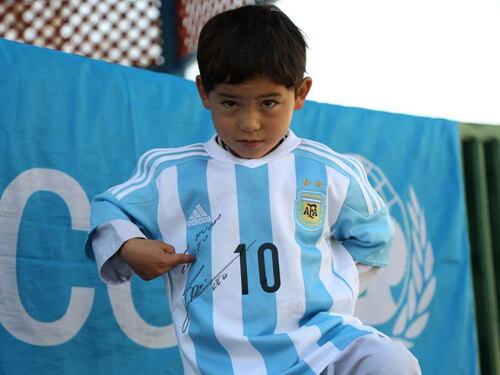 Si avvera il sogno di Murtaza: incontra il suo idolo Messi