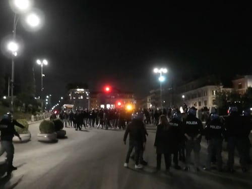 Roma-Feyenoord, gli ultras giallorossi a caccia degli olandesi: blitz al Colosseo