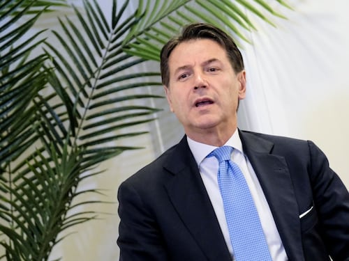 M5S, terzo mandato per pochi. Conte prova a smentire ma è già rissa