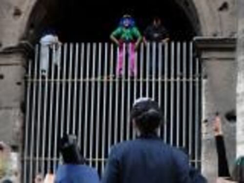 Indignados in corteo. Blitz al Colosseo