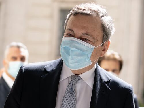 Mario Draghi lavora gratis? Il vero populismo fu quello di Giuseppe Conte