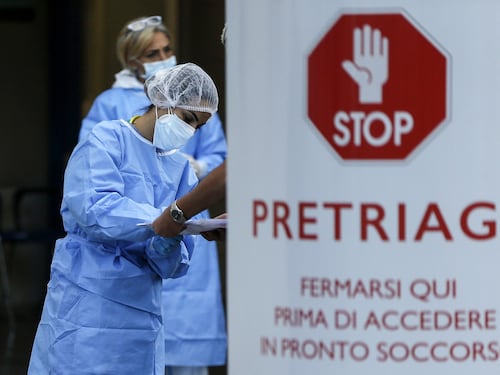 Covid e influenza, l'allarme dei medici: pronto soccorso già al limite