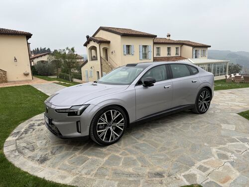 Volvo ES90 lusso elettrico svedese