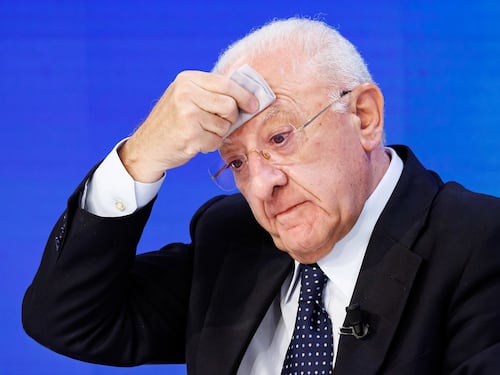 Campania, grosso guaio a De Luca Town: altra lite con Fico. Mastella: “Così perdiamo”