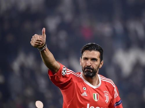 Buffon giocatore dell'anno. Nainggolan nei Top 11