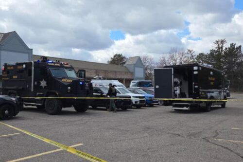 Usa, auto e spari contro la Sinagoga nel Michigan. Nessun ferito, ucciso l'attentatore
