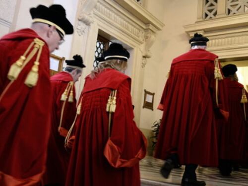 Magistrati all'attacco. L'Anm: "Assoggettare alla politica il controllo di legalità"