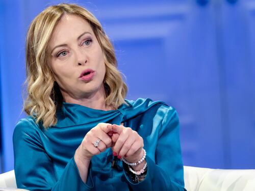 G7, Meloni lavora ai dossier per portare a casa il risultato. "Gagliarda e di ottimo umore"