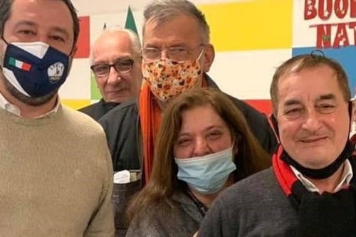 Il pranzo Natale diverso di Matteo Salvini tra i poveri di Milano
