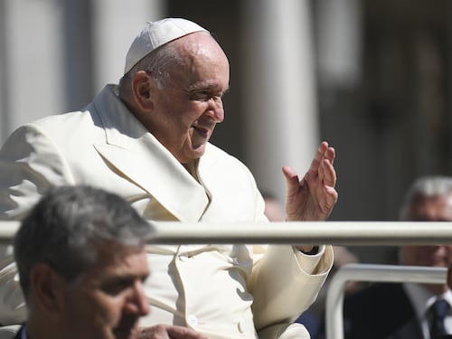 Twitter, il Vaticano prega Musk di ridare la spunta blu a Papa Francesco