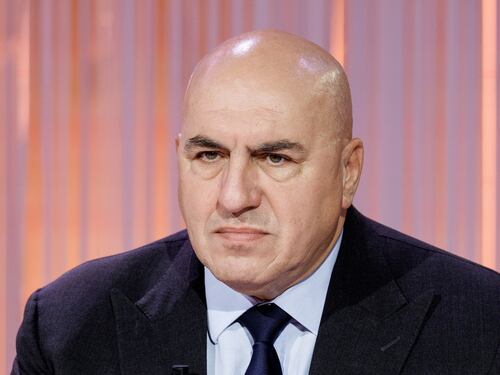 Guido Crosetto pronto a riferire in Parlamento: "Appena tornerò dall'estero"