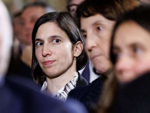 Elly Schlein: emorragia di interazioni sui social. Il leader che trionfa