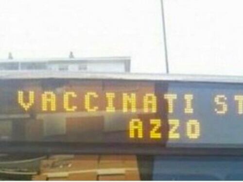 L'autista Atac e la scritta contro i vaccini sull'autobus, aperta un'inchiesta