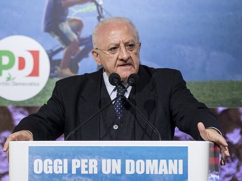 Sarcasmo sui morti Covid, De Luca si scusi col Nord