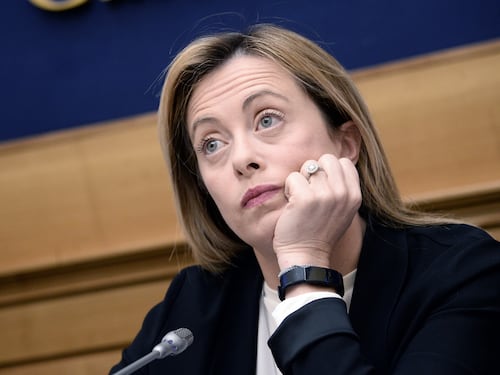 Seggiolini antiabbandono, solo caos. Meloni: "Mancano i fondi per le famiglie"
