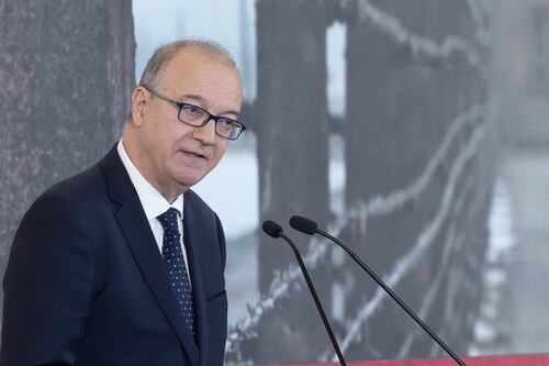 Intelligenza Artificiale a scuola: al via il piano di formazione del Ministero da 100 milioni di euro