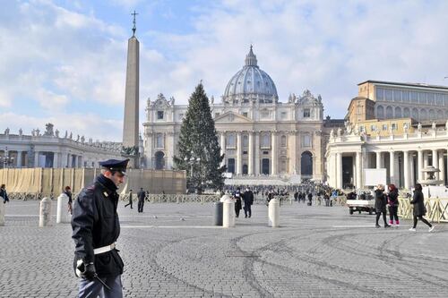 L'Isis minaccia attentati in Europa a NataleE in un fotomontaggio decapita il Papa