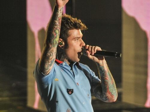Il no comment di Fedez fa infuriare Corona