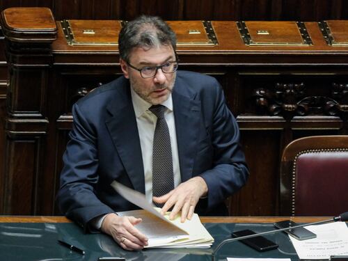 Manovra, arriva il tetto agli stipendi dei dirigenti delle banche salvate dallo Stato