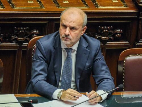 Covid, addio all’isolamento per i positivi. Cade l’ultimo divieto