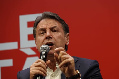 Conte e la trappola a Schlein: "Se vince, non aiuteremo l'Ucraina". Così detta la linea
