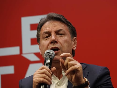 Conte e la trappola a Schlein: "Se vince, non aiuteremo l'Ucraina". Così detta la linea