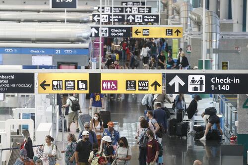 Pasqua, nuovo salasso per gli italiani in partenza: denuncia sui costi esorbitanti nelle feste