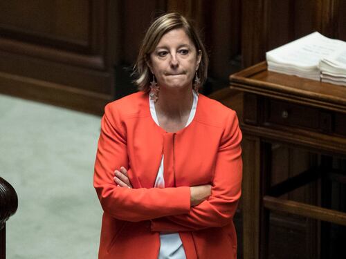 Scontro alla Camera sul ddl taglia-stipendi dei parlamentari