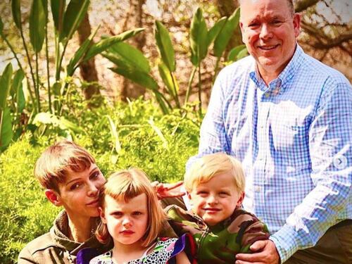 Sorrisi di circostanza e gelo evidente: la farsa della pace social tra Charlene Wittstock e Alberto di Monaco