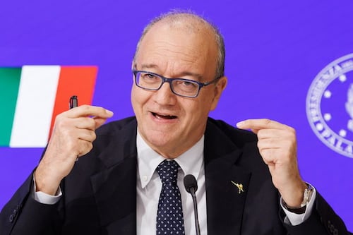 Giornata internazionale contro l'omofobia, Valditara: "La scuola promuove la cultura del rispetto"