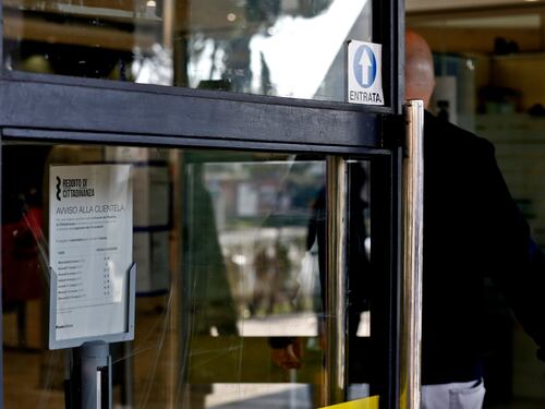 In fila per il reddito di cittadinanza, nel Caf di Ostia spuntano gli Spada