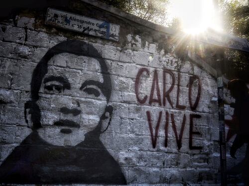 Ridisegnato alla Garbatella il murales per Carlo Giuliani