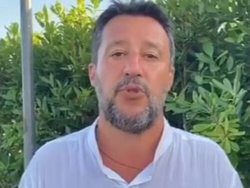 Il virus viene dall'estero e lui se la prende con gli italiani. Salvini smaschera le follie di Conte