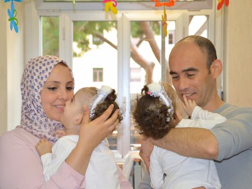 Dieci ore sotto ai ferri: gemelline siamesi separate al Bambino Gesù