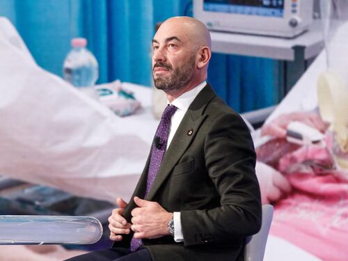 Covid, Matteo Bassetti chiede lo stop alle regole