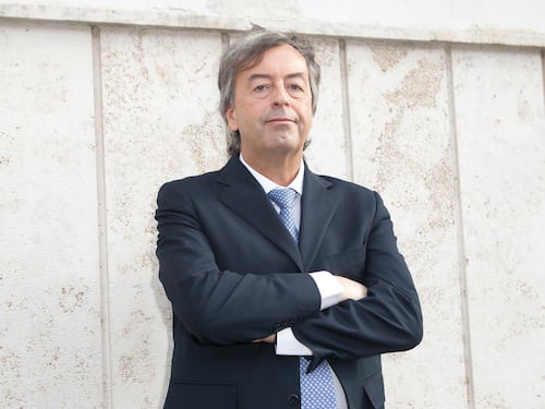 Piano per riaprire l'Italia di Burioni e altri 11 scienziati: "Test a tappeto sulla popolazione asintomatica"
