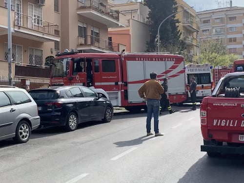Blitz di medici e pompieri La gente equivoca: "maledetto virus"