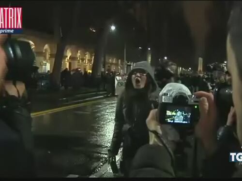 Torino, la prof anti-polizia indagata per istigazione a delinquere