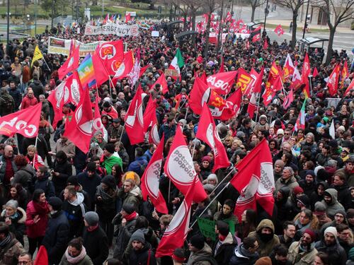 Al corteo antifascista di Macerata cori choc sulle foibe