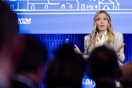 Carburanti, Meloni al vertice Med9 sul caro prezzi: “Pronti a intervenire di nuovo”