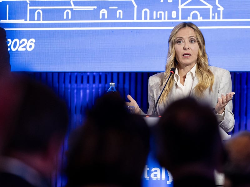 Carburanti, Meloni al vertice Med9 sul caro prezzi: “Pronti a intervenire di nuovo”