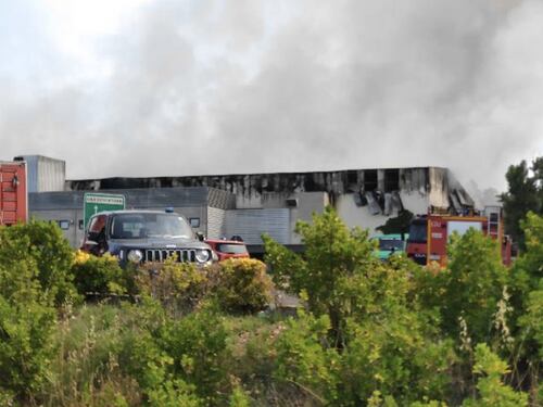 Incendio di Malagrotta, il Comune di Roma approva l'ordinanza dei divieti. Quali sono le strade interessate