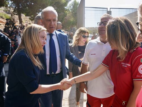 Migranti, è stretta contro gli sbarchi illegali. Meloni: il governo è compatto