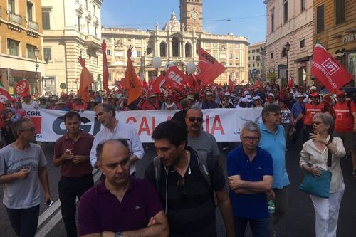 Doppio corteo e maratona. E anche oggi Roma è bloccata
