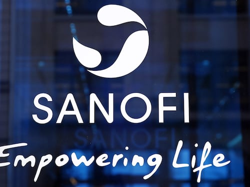 Ema valuta l'ok al vaccino Sanofi, l’Italia ha prenotato 10 milioni di dosi. Rischio flop bis dopo Novavax