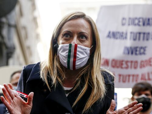 Lampedusa zona franca per i clandestini. Meloni smaschera gli autogol di Conte