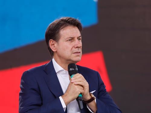 Conte e le manie di protagonismo: "Io premier? Chiamo Putin per la svolta"