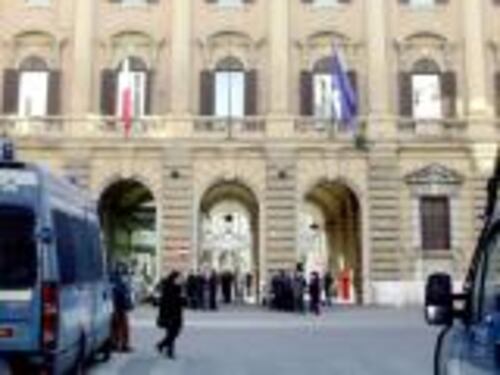 Blitz degli indignados al ministero dell'Economia