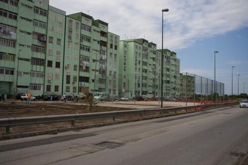 Caivano blindata per l'arrivo di Meloni, schierati gli agenti anti sommossa